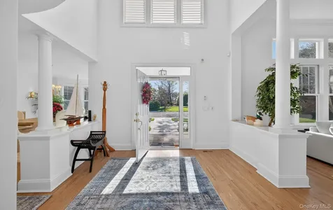 1 Pembroke Drive Glen Cove NY 11542