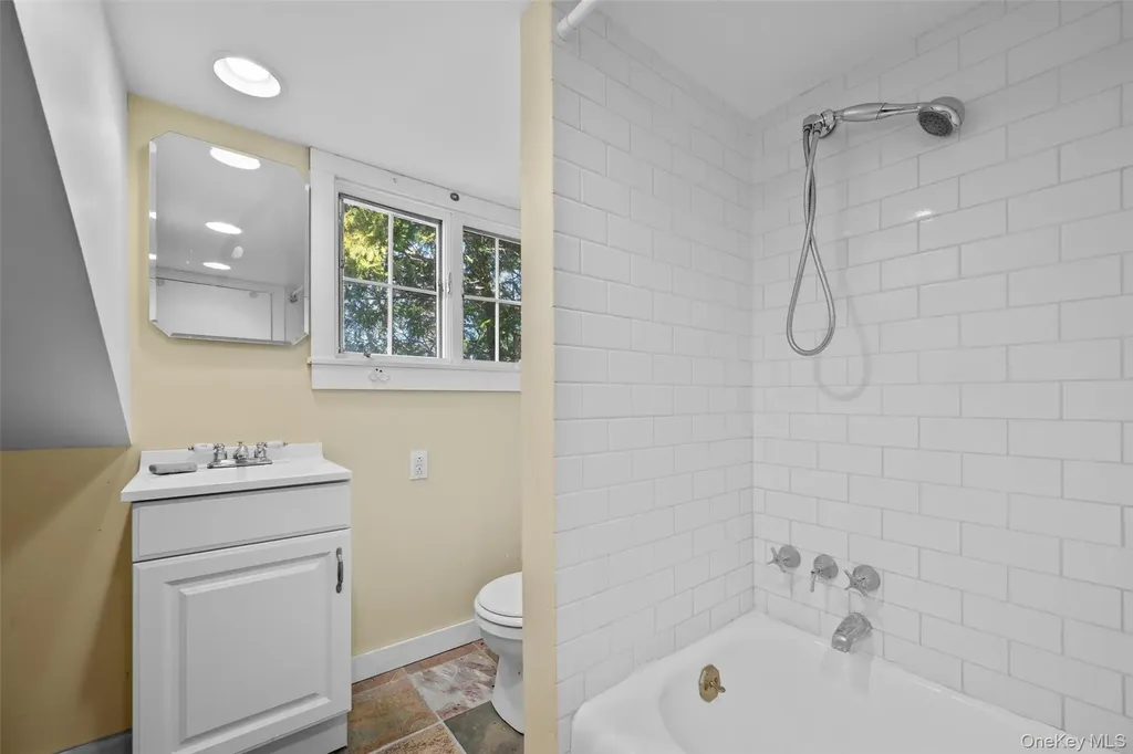 75 Old Minisink Trail Goshen NY 10924