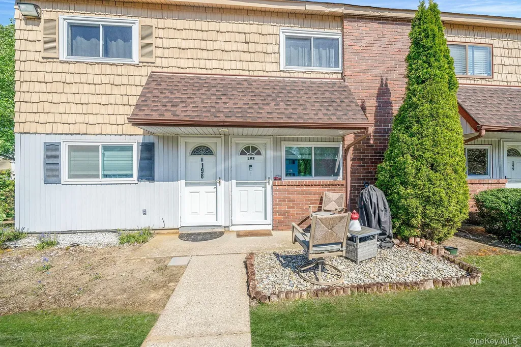 197 N Pointe Circle Coram NY 11727