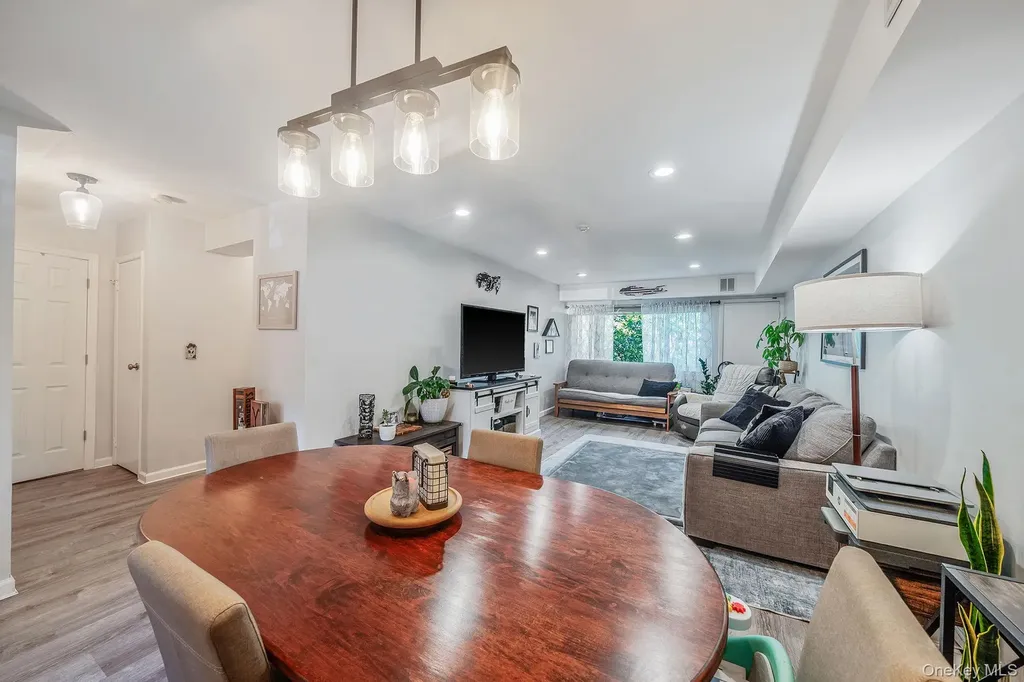 197 N Pointe Circle Coram NY 11727