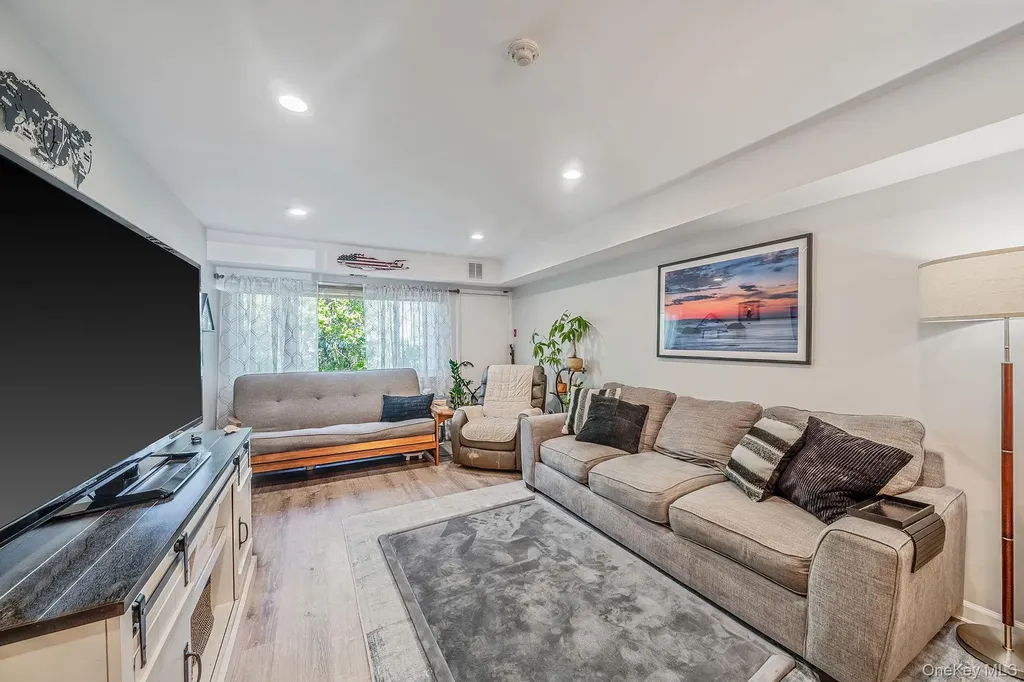 197 N Pointe Circle Coram NY 11727