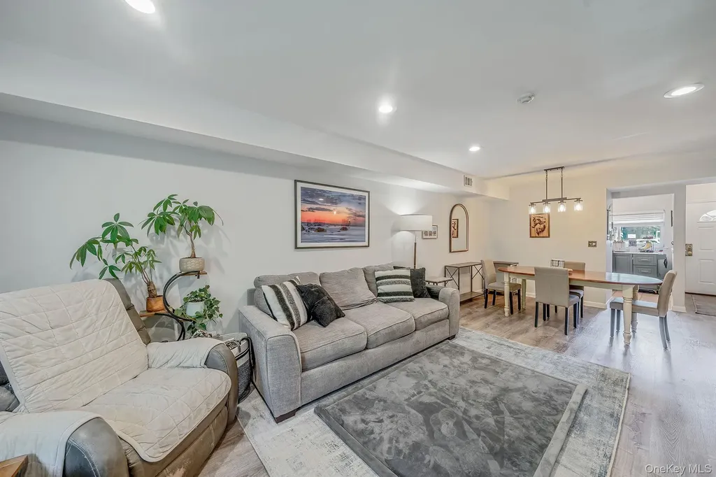 197 N Pointe Circle Coram NY 11727