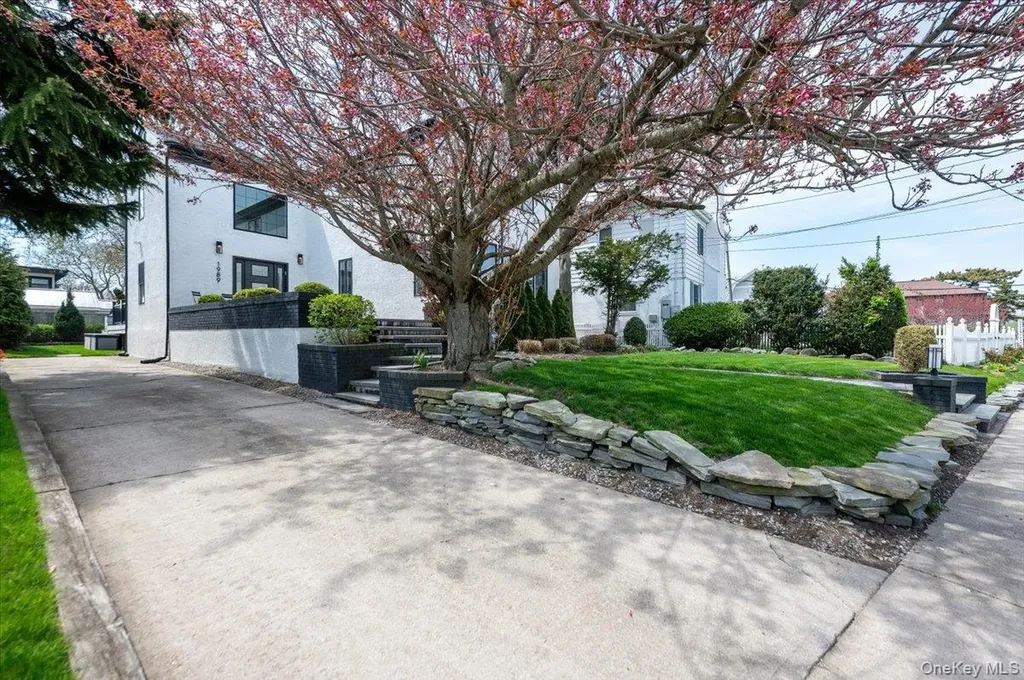 1989 Bay Boulevard Atlantic Beach NY 11509