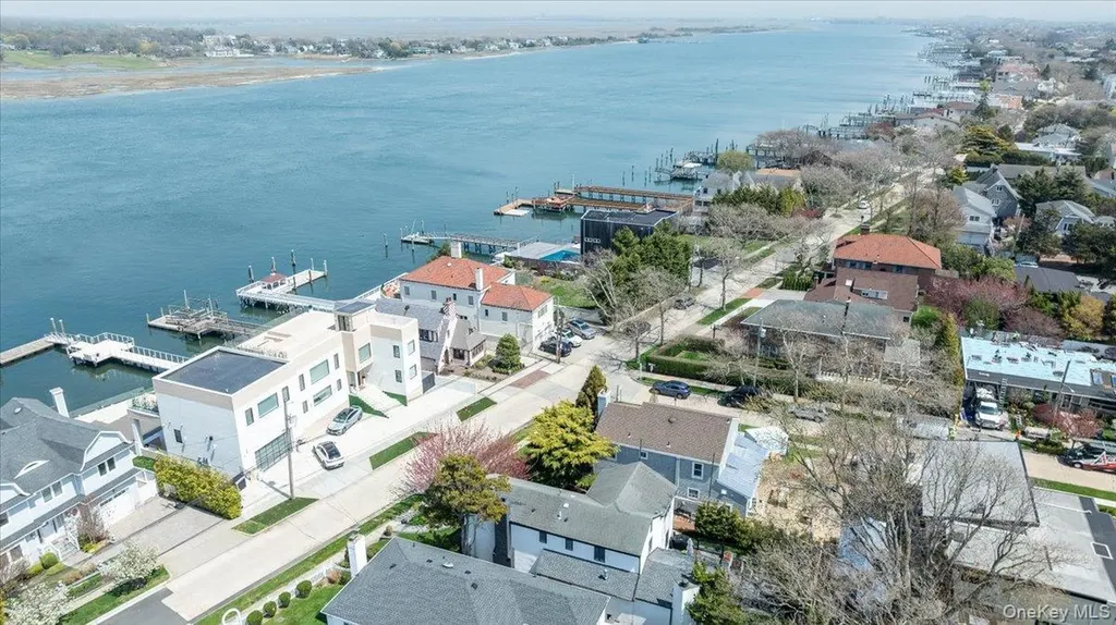 1989 Bay Boulevard Atlantic Beach NY 11509