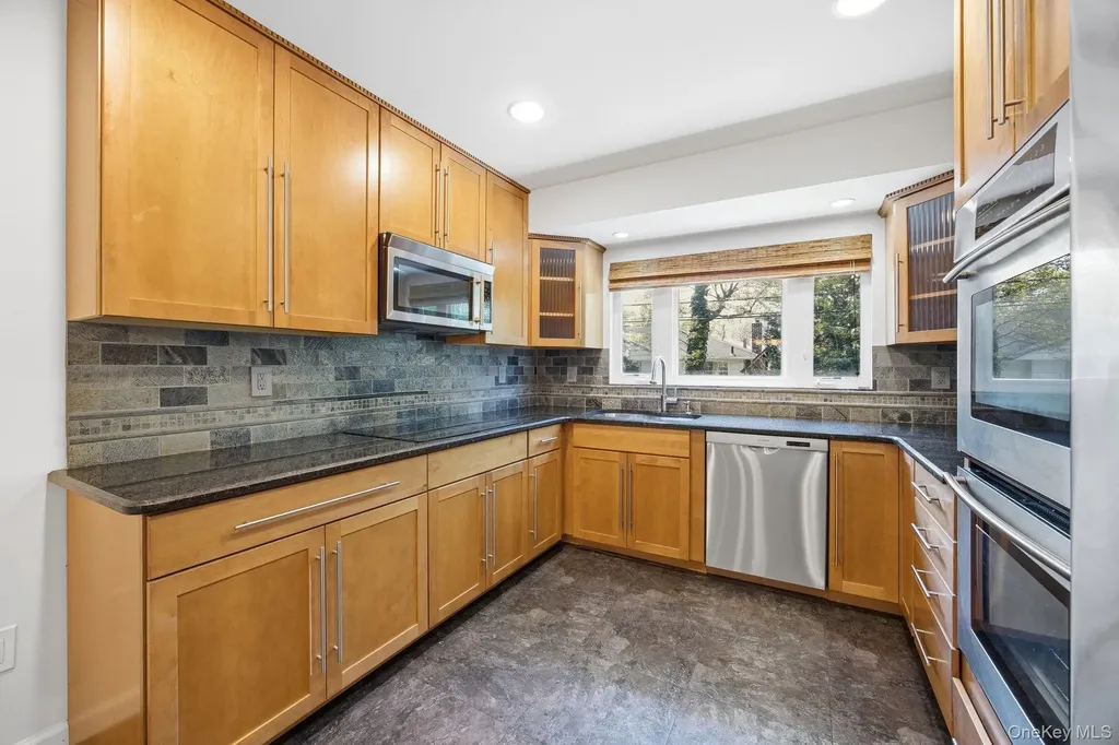 27 Whittier Drive Searingtown NY 11507