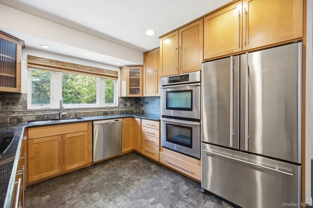 27 Whittier Drive Searingtown NY 11507