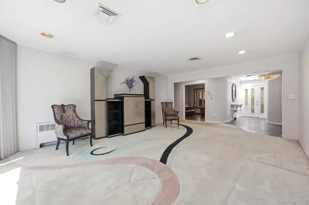 27 Whittier Drive Searingtown NY 11507