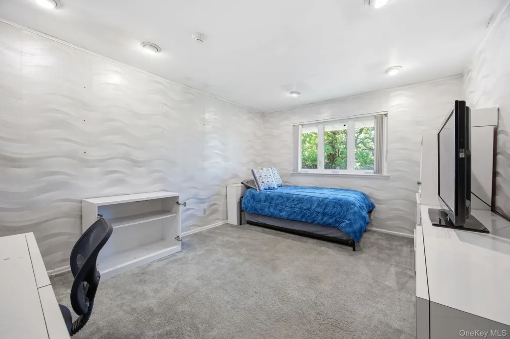27 Whittier Drive Searingtown NY 11507