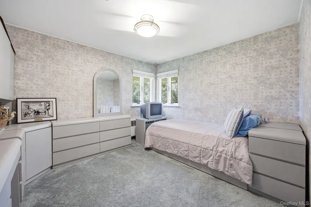 27 Whittier Drive Searingtown NY 11507