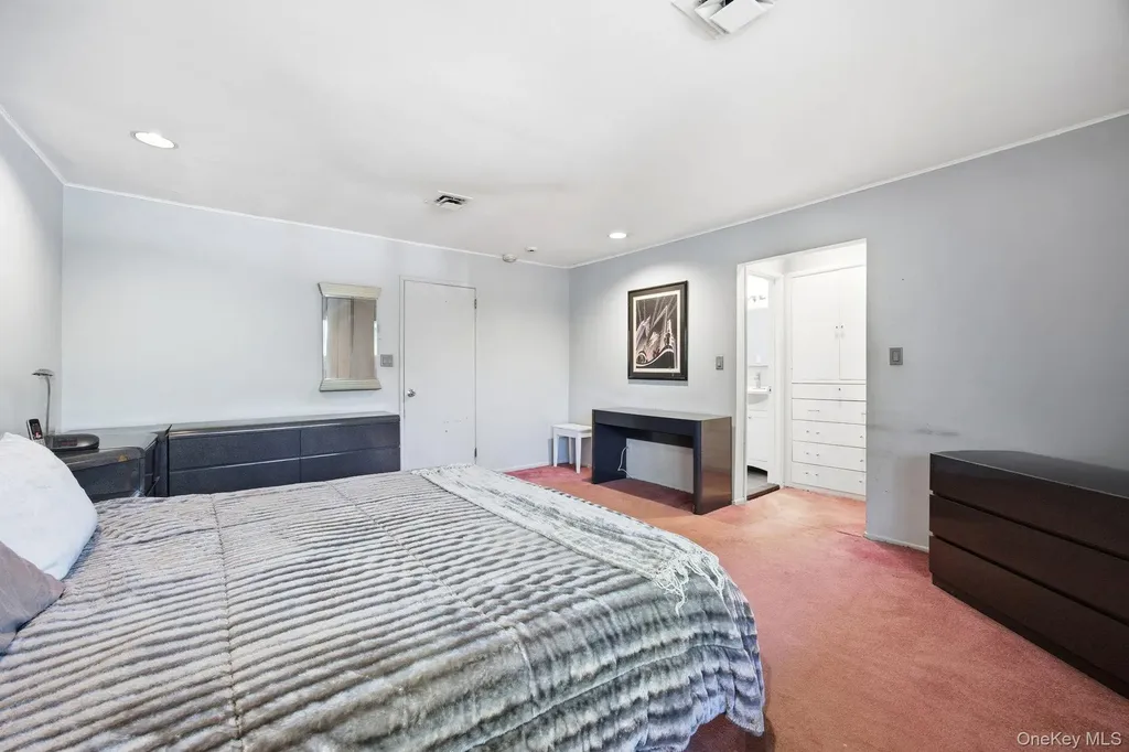 27 Whittier Drive Searingtown NY 11507