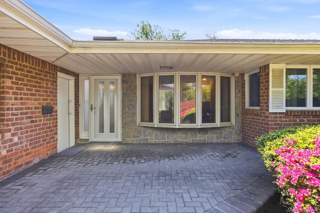27 Whittier Drive Searingtown NY 11507