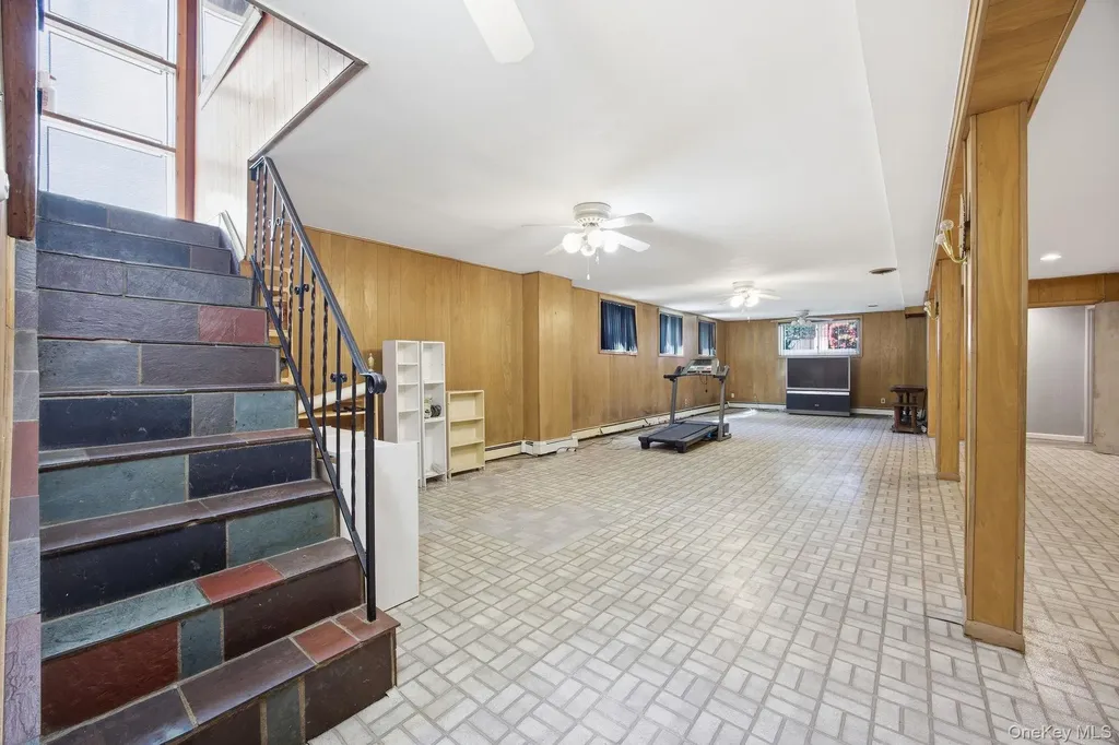 27 Whittier Drive Searingtown NY 11507
