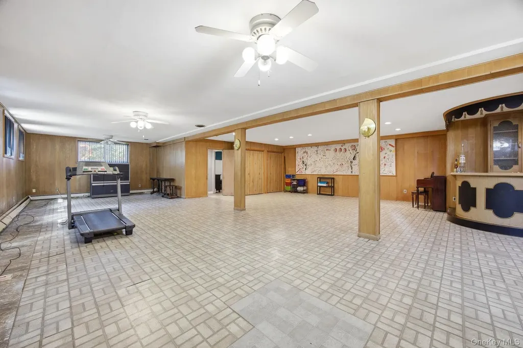 27 Whittier Drive Searingtown NY 11507