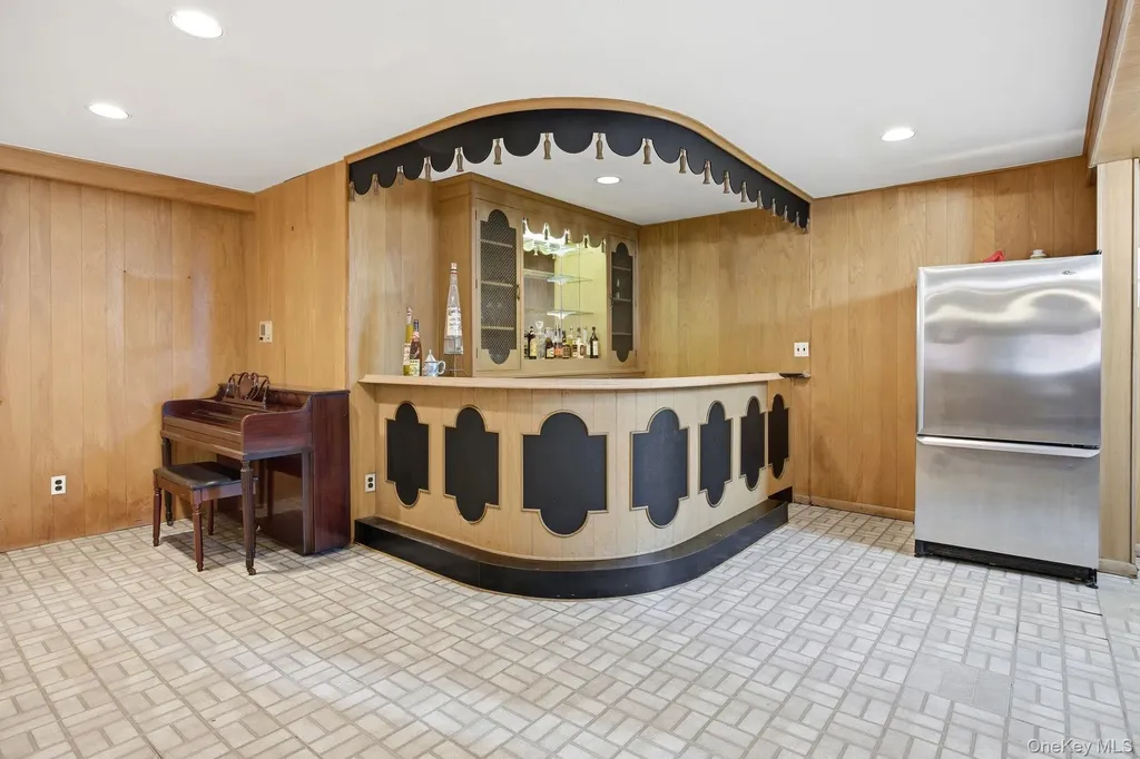 27 Whittier Drive Searingtown NY 11507