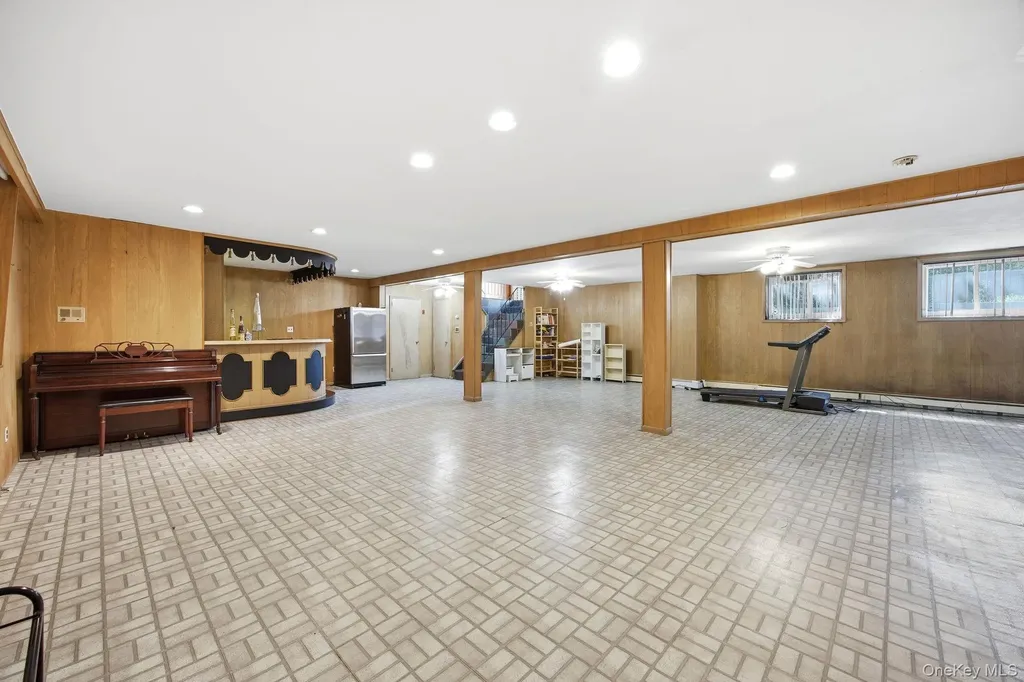 27 Whittier Drive Searingtown NY 11507