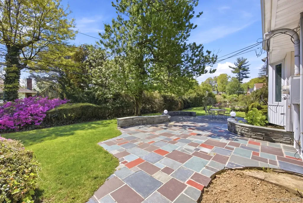 27 Whittier Drive Searingtown NY 11507