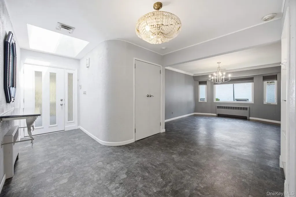 27 Whittier Drive Searingtown NY 11507