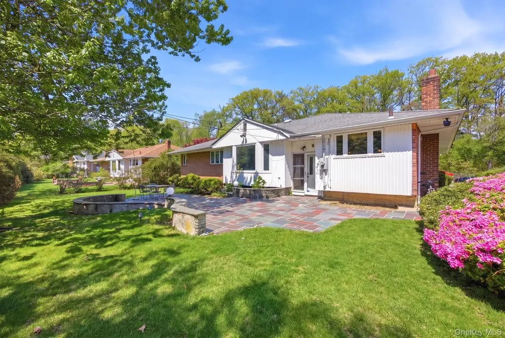 27 Whittier Drive Searingtown NY 11507