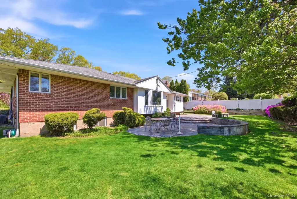 27 Whittier Drive Searingtown NY 11507