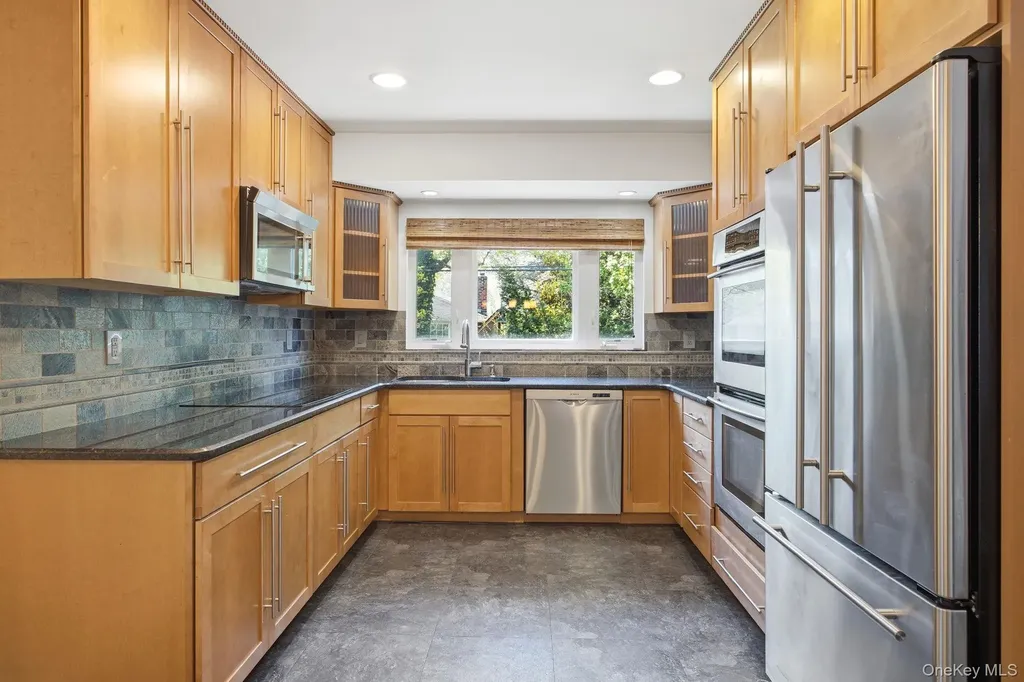 27 Whittier Drive Searingtown NY 11507