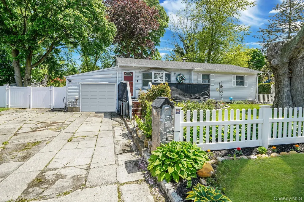 85 Applegate Drive Central Islip NY 11722