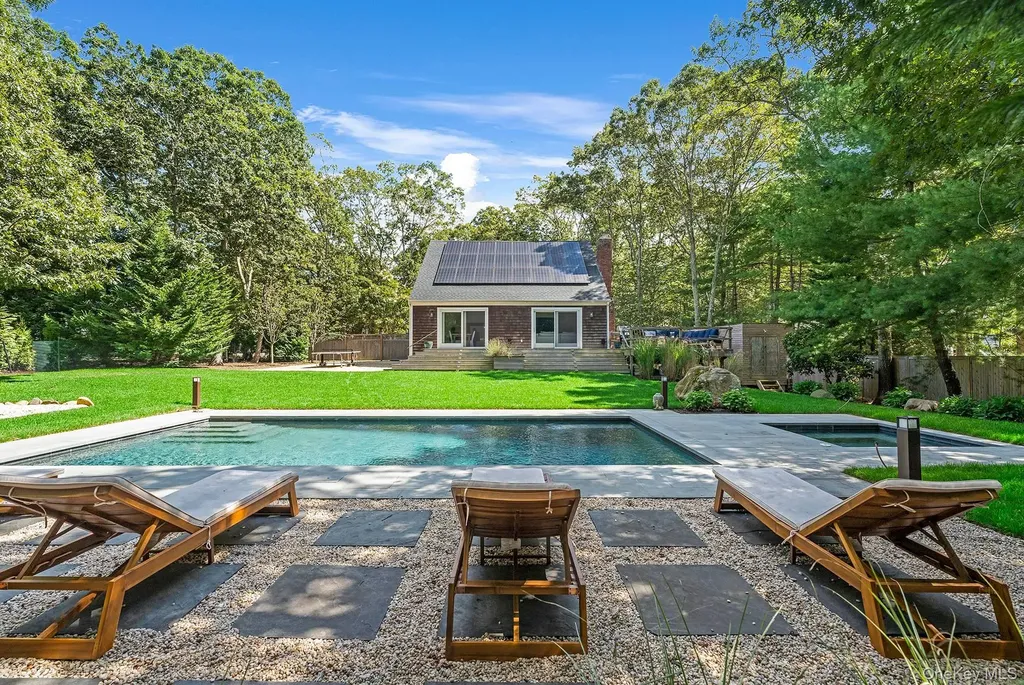 34 Harbor Boulevard East Hampton NY 11937