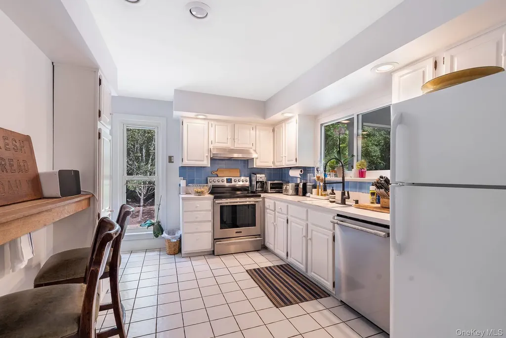 34 Harbor Boulevard East Hampton NY 11937