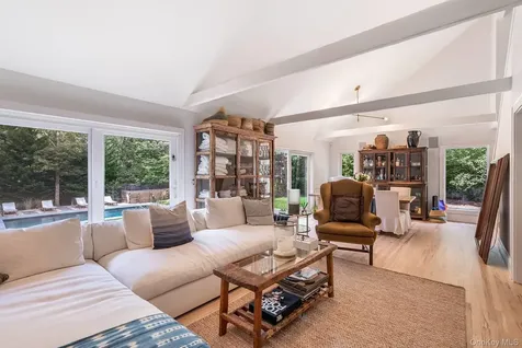 34 Harbor Boulevard East Hampton NY 11937