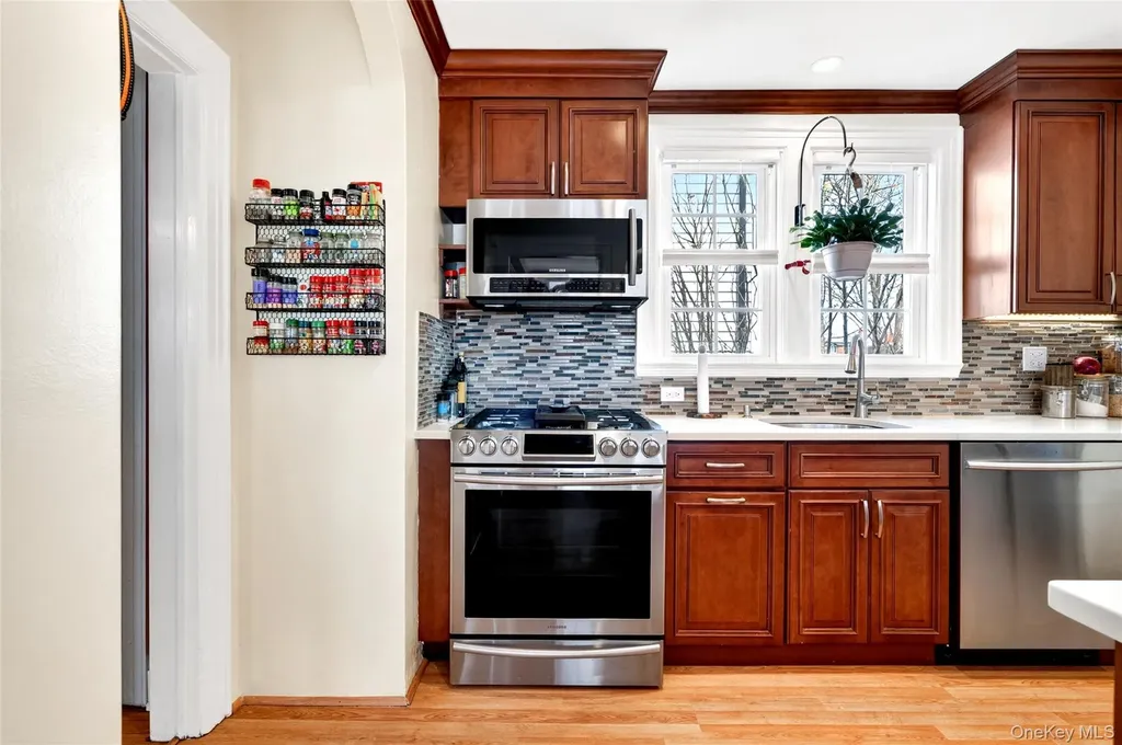28 Spruce Street New Rochelle NY 10805