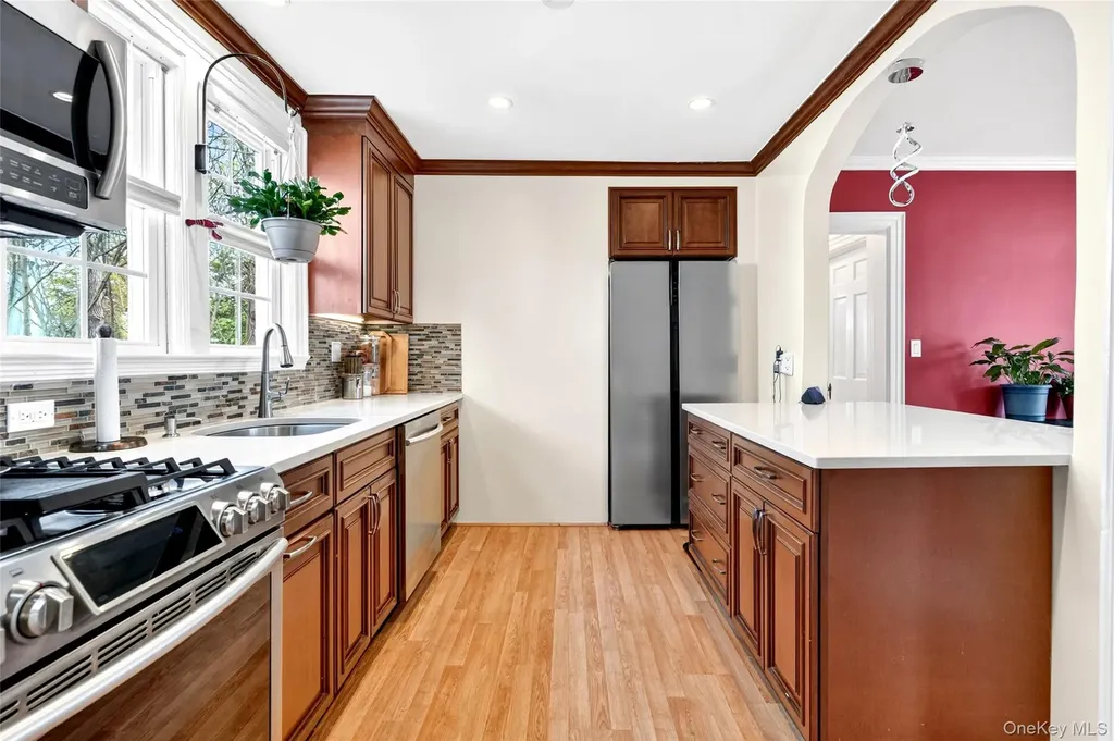 28 Spruce Street New Rochelle NY 10805