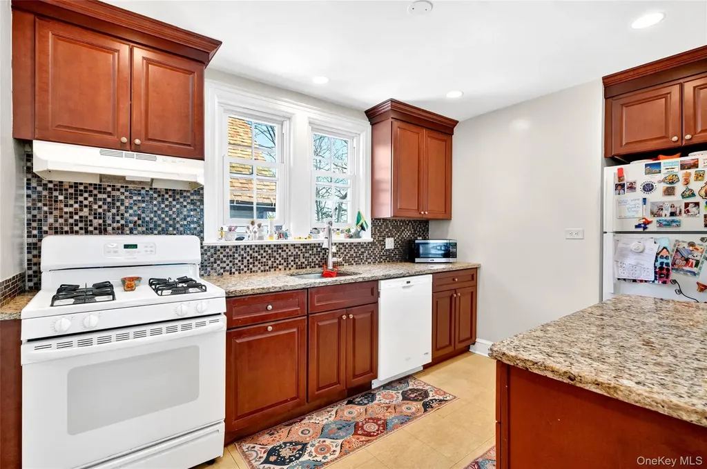 28 Spruce Street New Rochelle NY 10805