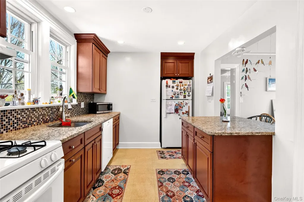 28 Spruce Street New Rochelle NY 10805