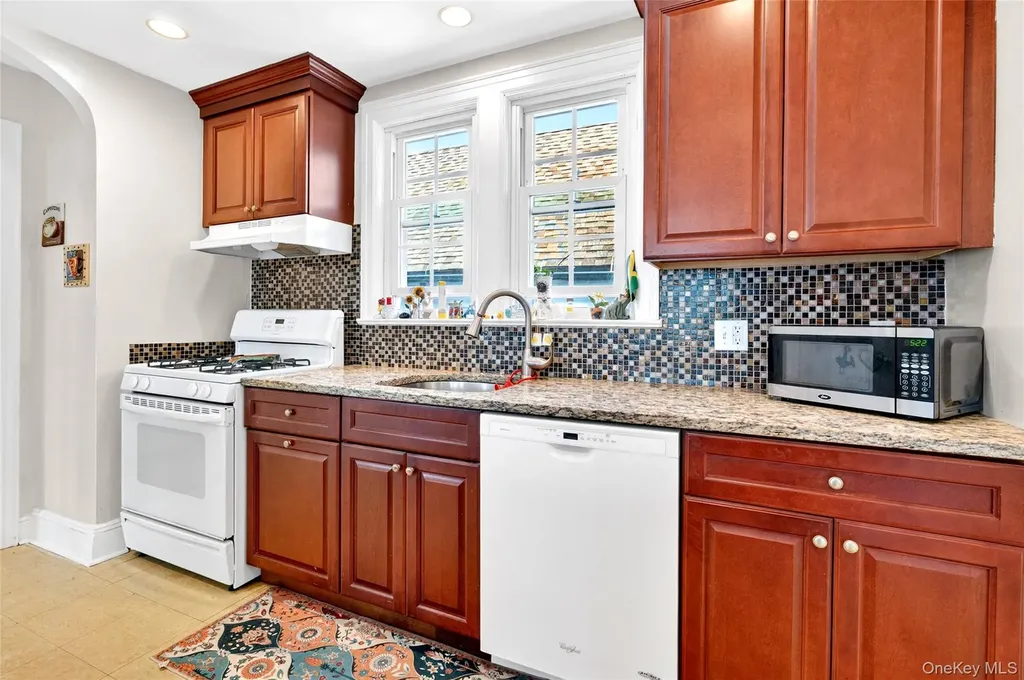 28 Spruce Street New Rochelle NY 10805