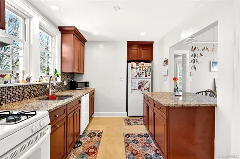 28 Spruce Street New Rochelle NY 10805