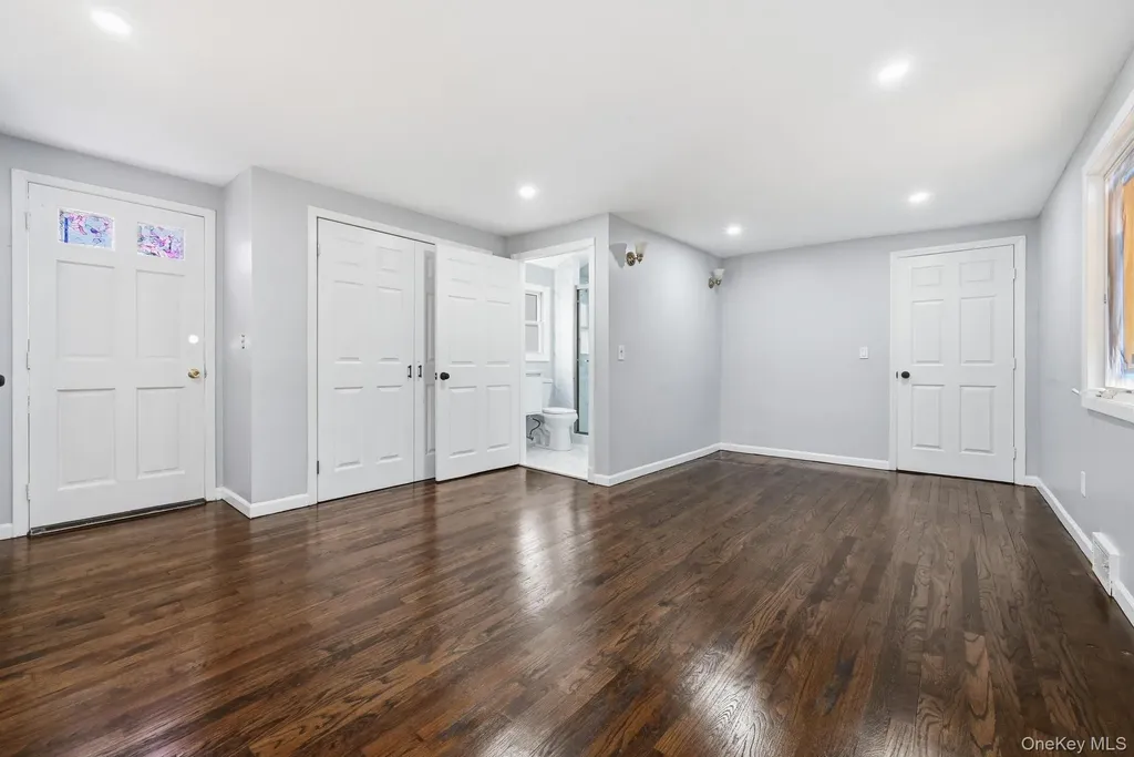 23 Woods Lane Centereach NY 11720