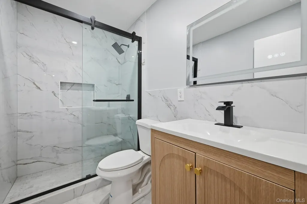 23 Woods Lane Centereach NY 11720