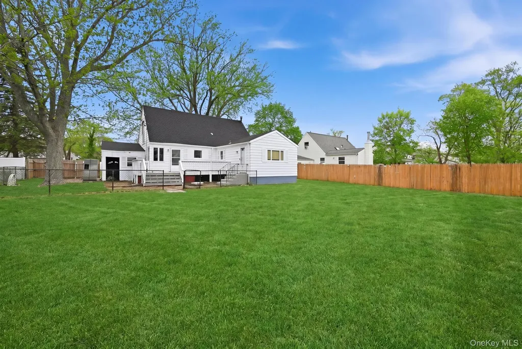 23 Woods Lane Centereach NY 11720