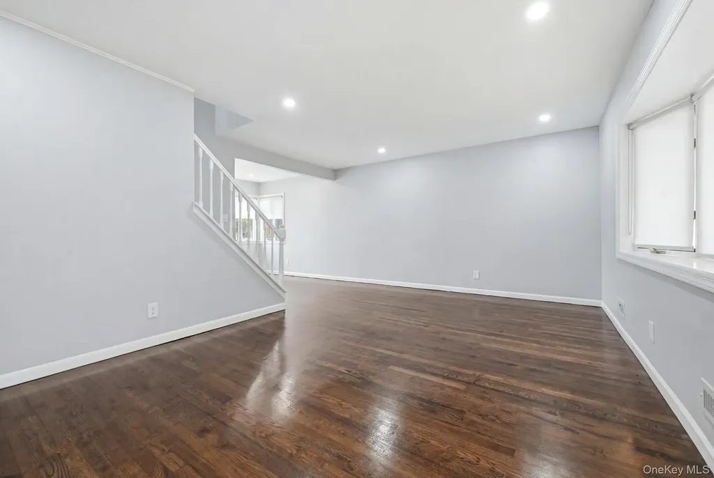 23 Woods Lane Centereach NY 11720