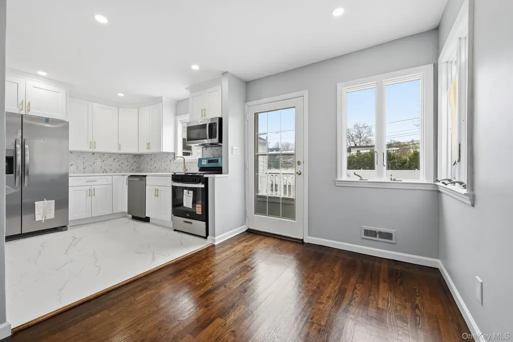 23 Woods Lane Centereach NY 11720