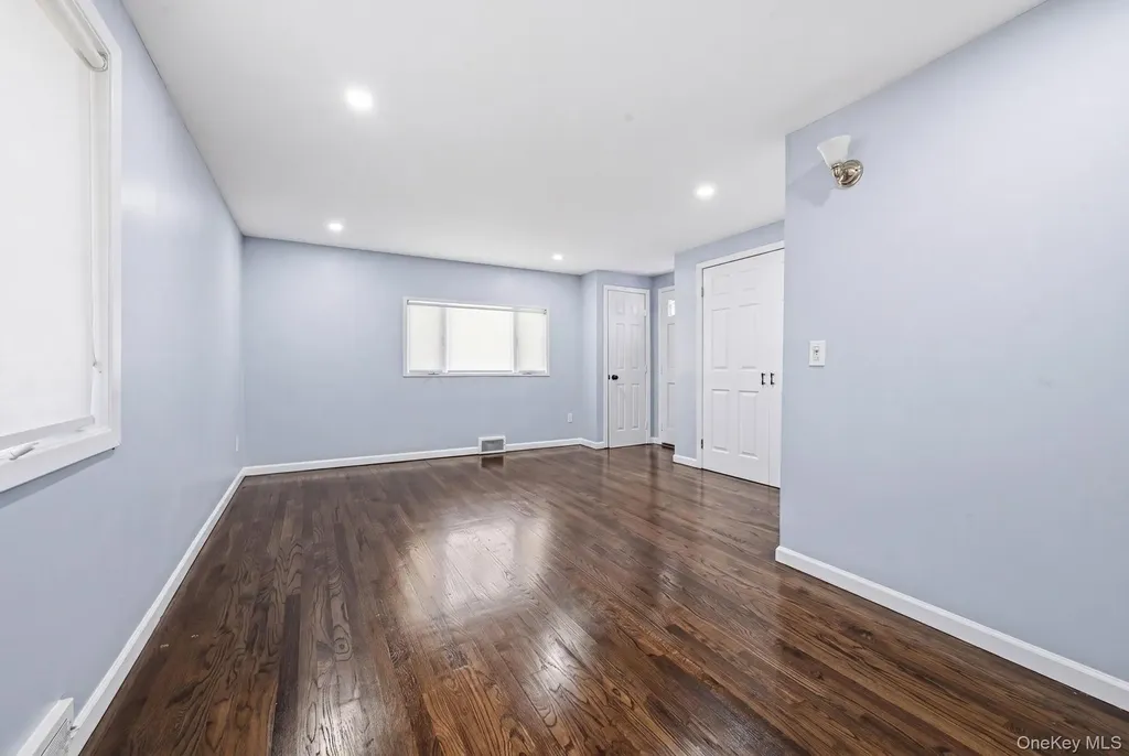 23 Woods Lane Centereach NY 11720
