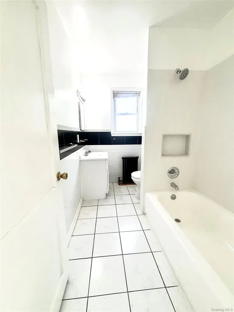 66 Kenmore Road Valley Stream NY 11581