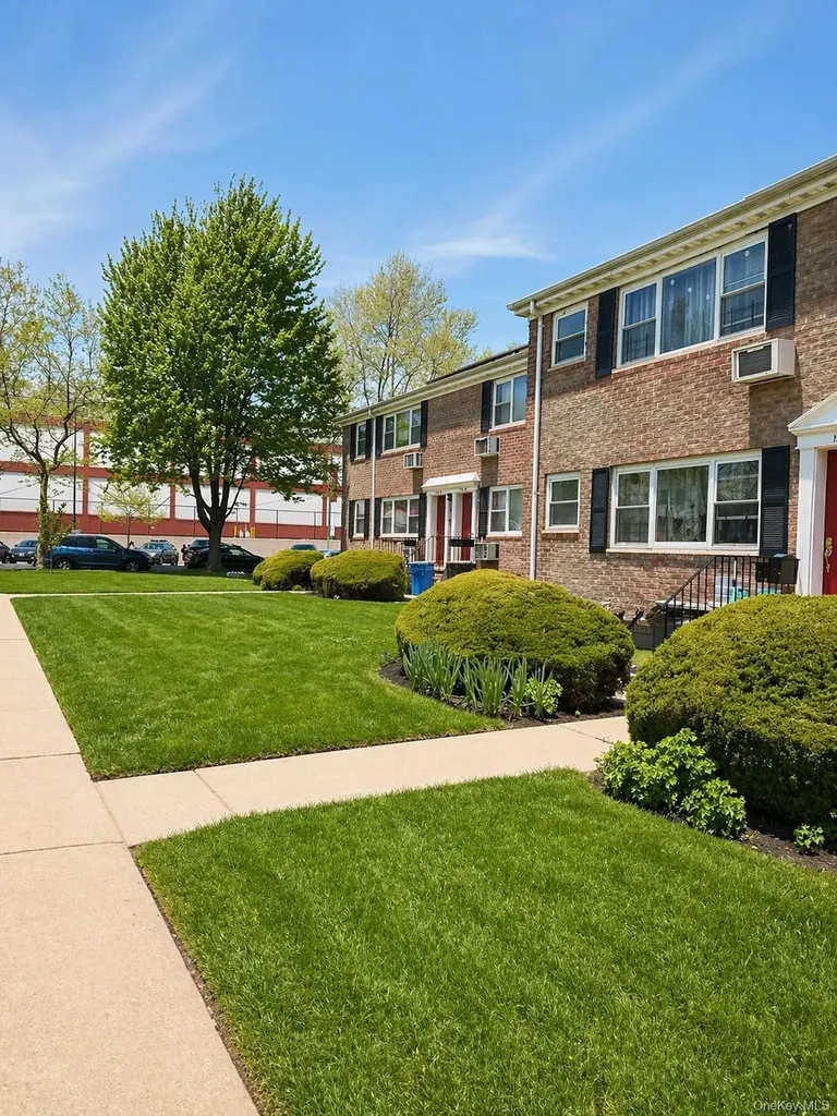 15052 Melbourne Flushing NY 11367