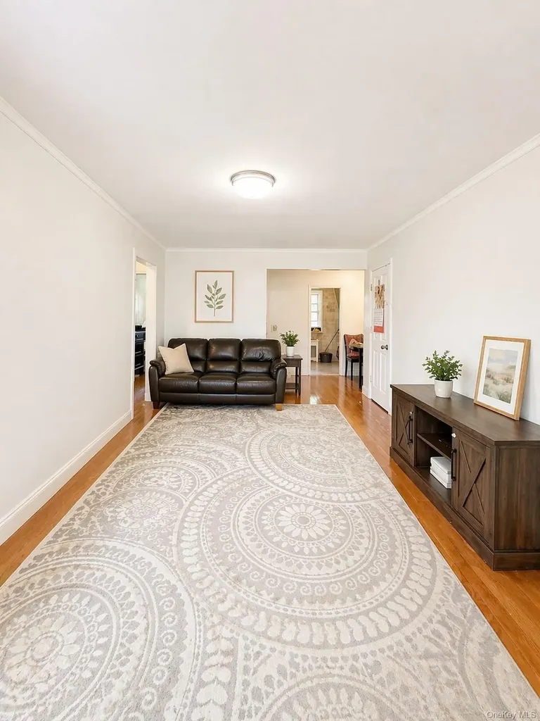15052 Melbourne Flushing NY 11367