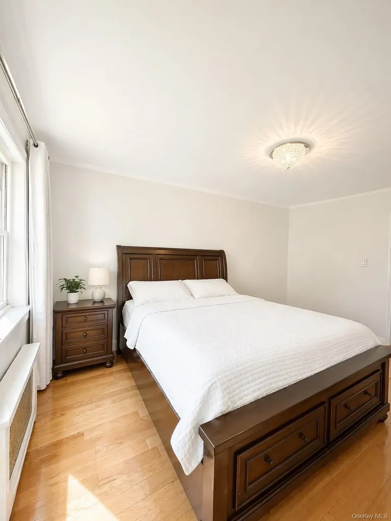 15052 Melbourne Flushing NY 11367