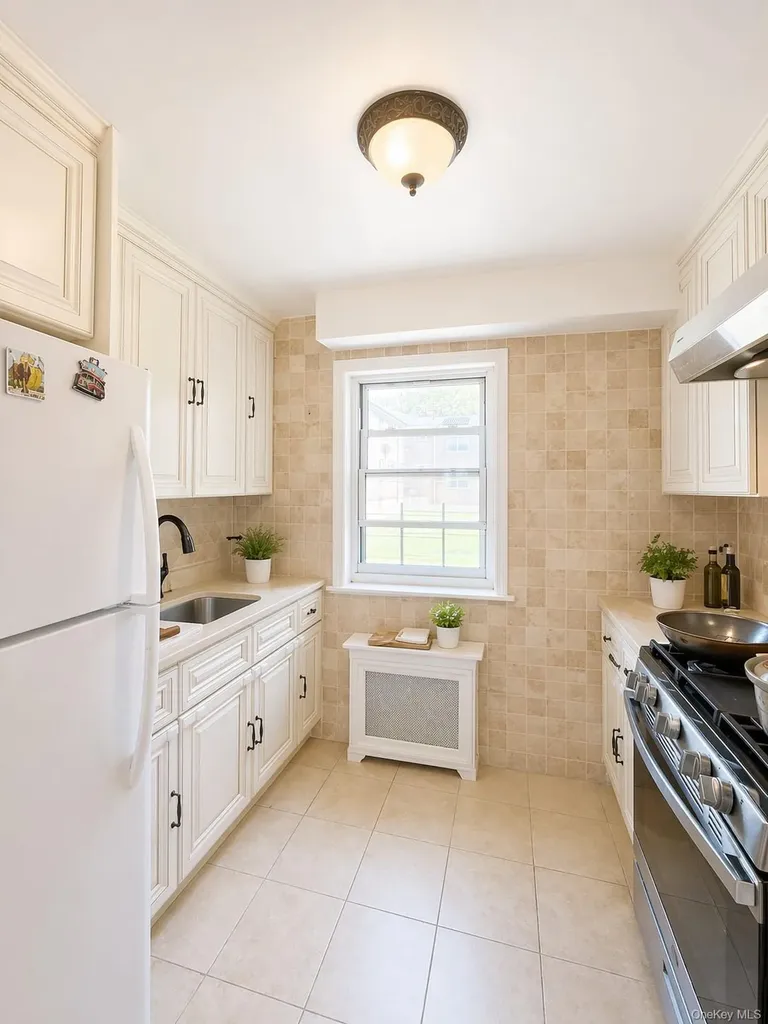 15052 Melbourne Flushing NY 11367