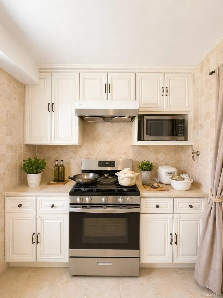 15052 Melbourne Flushing NY 11367