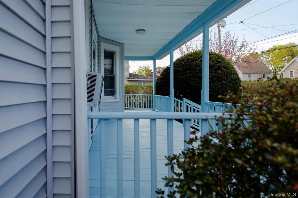 8 Brightside Avenue Central Islip NY 11722
