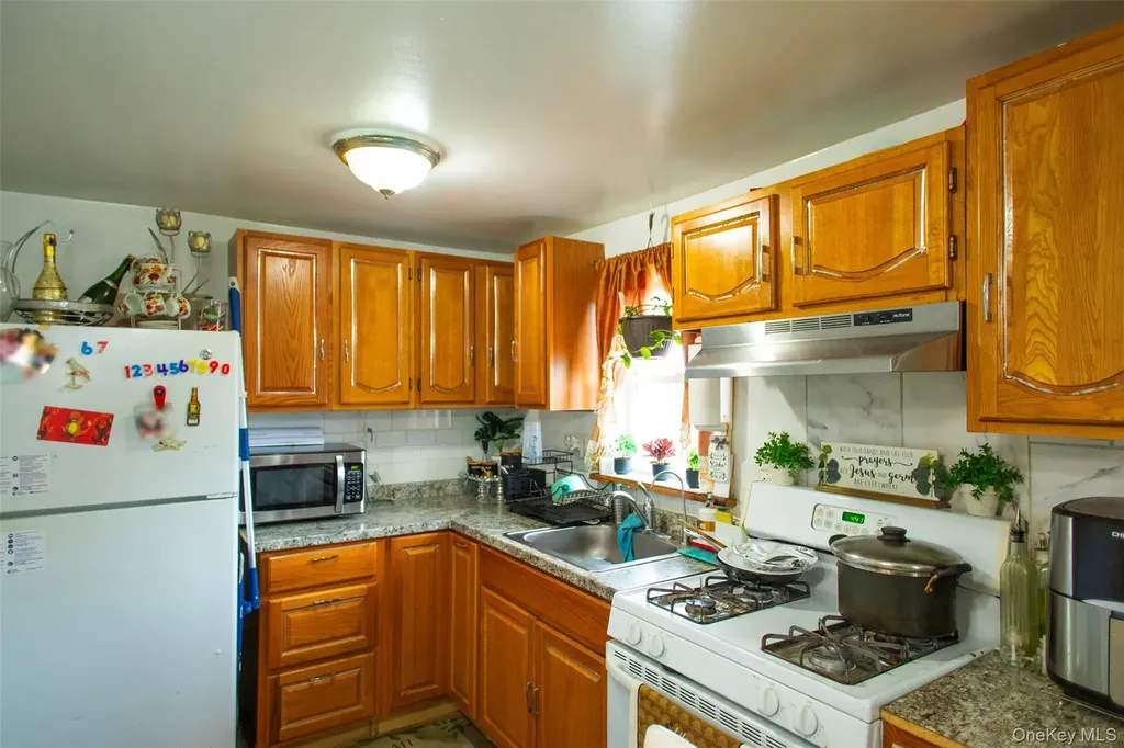 8 Brightside Avenue Central Islip NY 11722