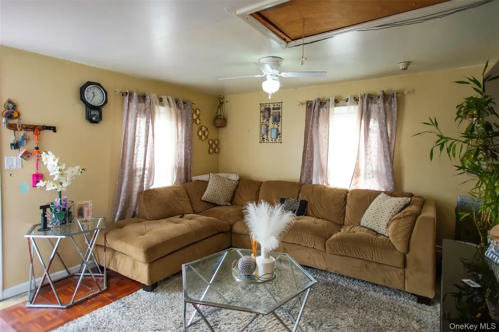 8 Brightside Avenue Central Islip NY 11722
