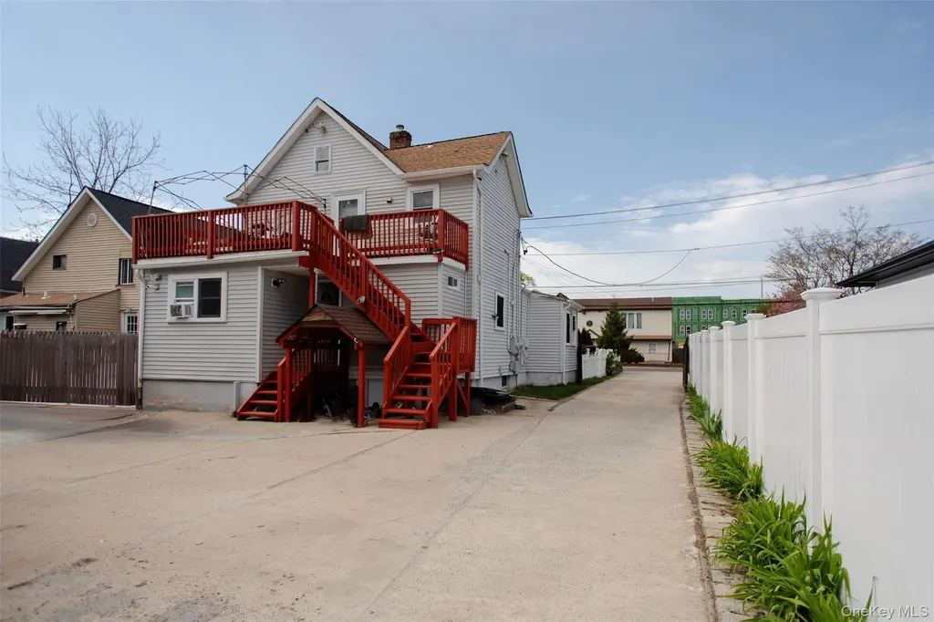 8 Brightside Avenue Central Islip NY 11722